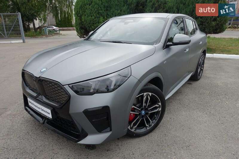 Позашляховик / Кросовер BMW iX2