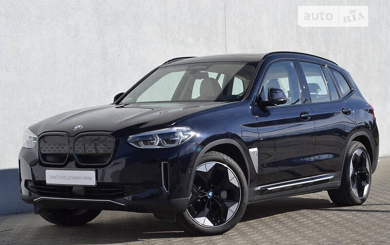 Позашляховик / Кросовер BMW iX3