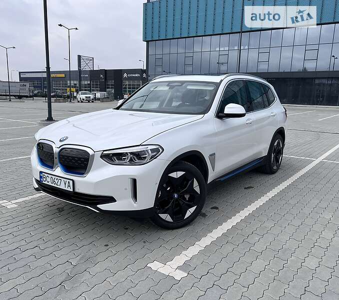 Внедорожник / Кроссовер BMW iX3