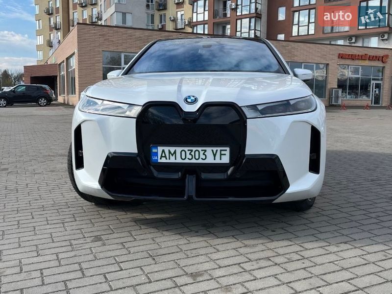 Хэтчбек BMW iX