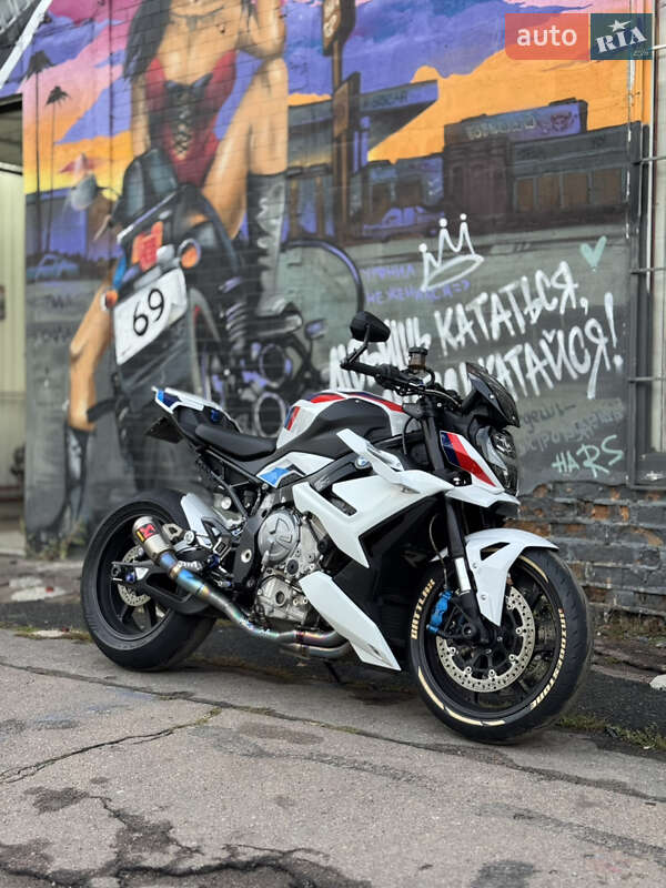 BMW M 1000R