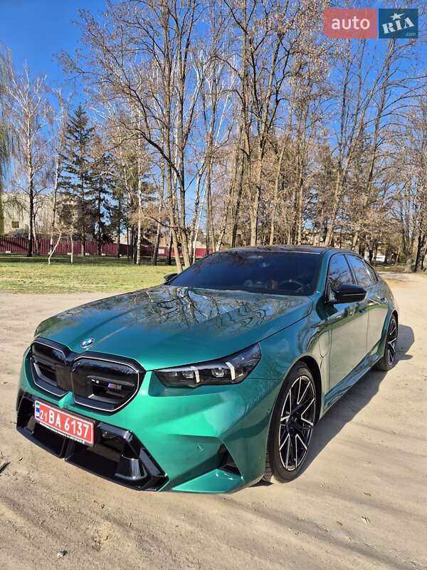 Седан BMW M5