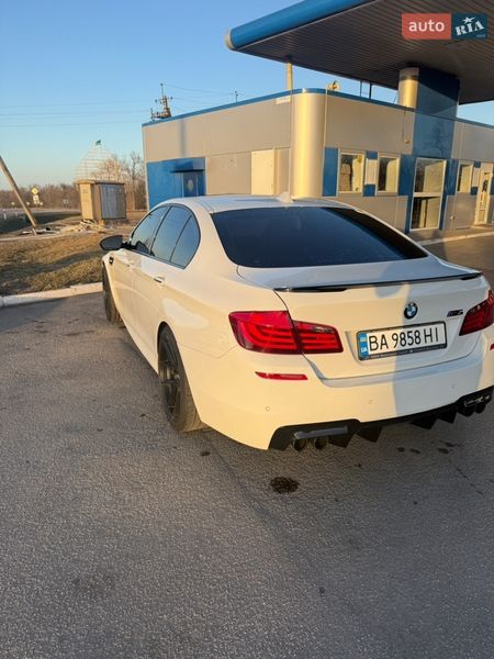 Седан BMW M5 2013 в Бобринце
