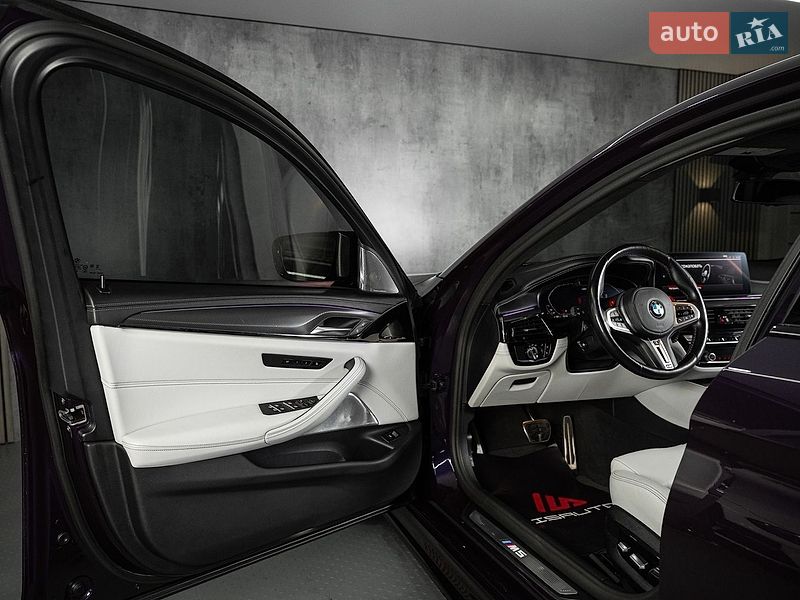 Седан BMW M5 2023 в Одесі