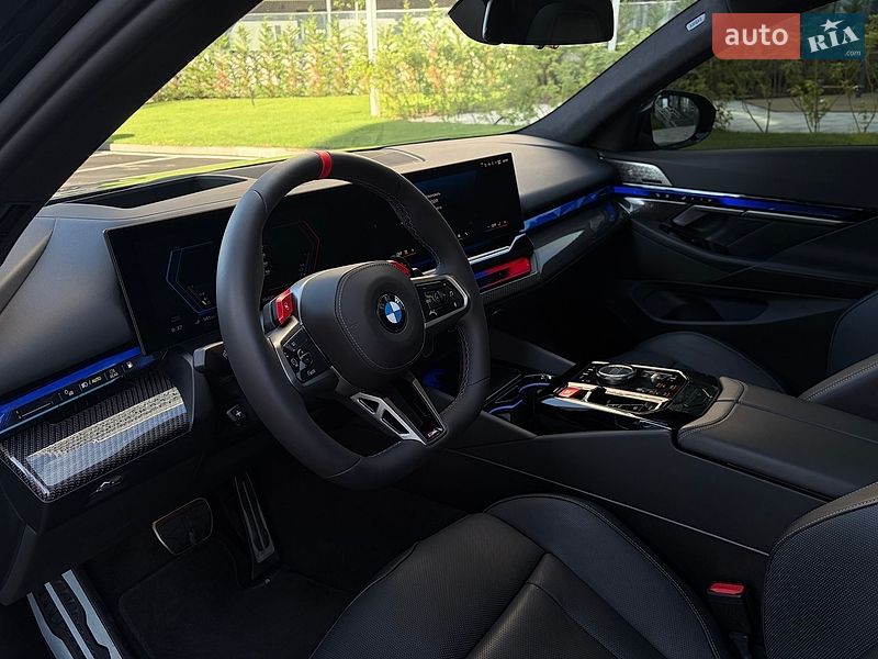 Седан BMW M5 2025 в Киеве
