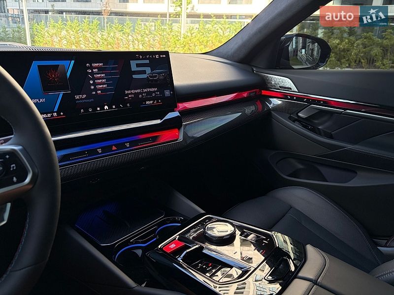 Седан BMW M5 2025 в Киеве