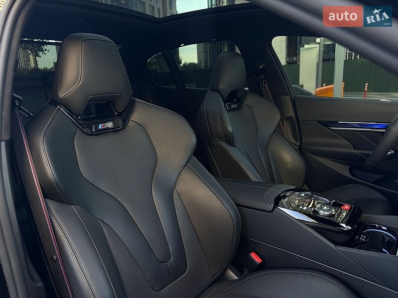 Седан BMW M5 2025 в Киеве