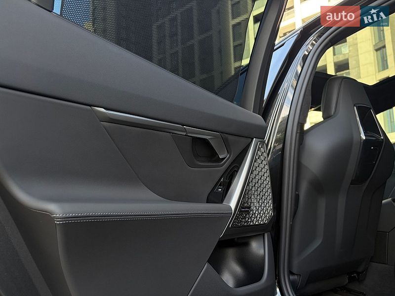 Седан BMW M5 2025 в Киеве