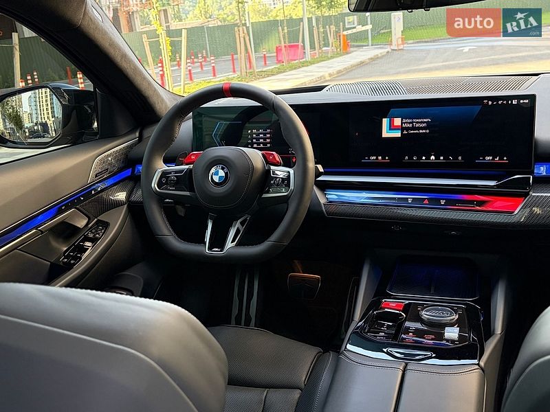 Седан BMW M5 2025 в Киеве