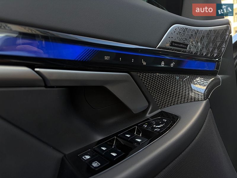 Седан BMW M5 2025 в Киеве