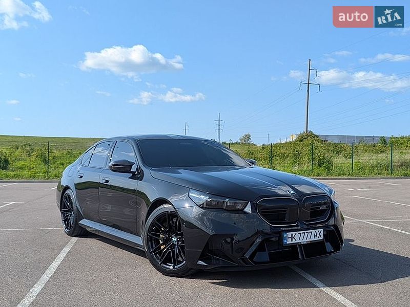 Седан BMW M5