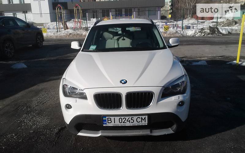 Седан BMW X1