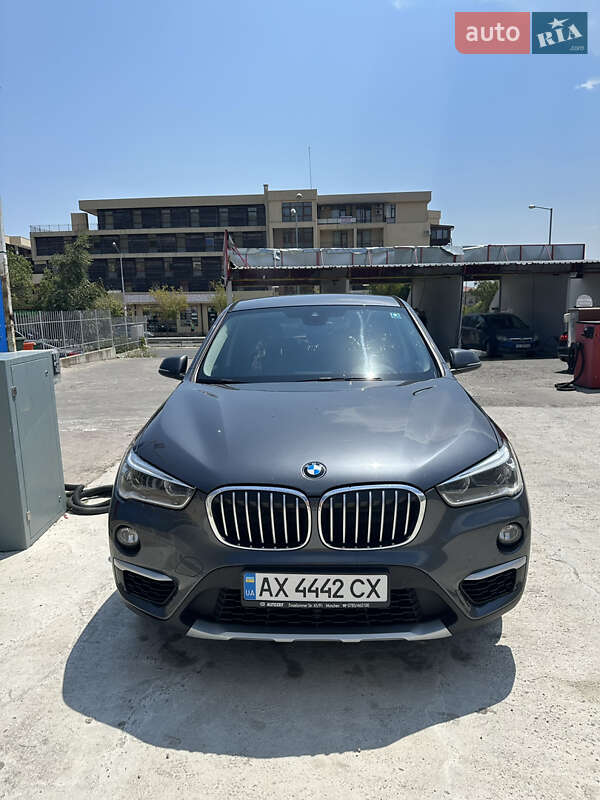 Легкові BMW X1