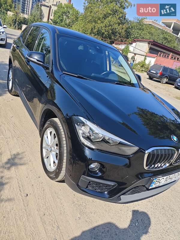 Позашляховик / Кросовер BMW X1