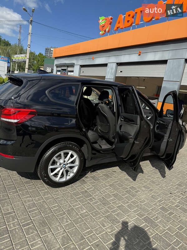 Позашляховик / Кросовер BMW X1