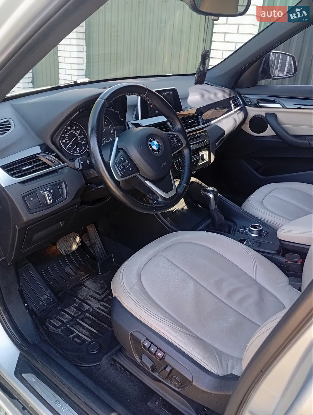 BMW X1 2017 VIN WBXHU7C36J5H44850 фото оголошення 18 з 35