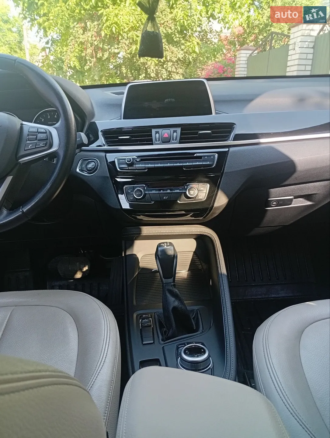 BMW X1 2017 VIN WBXHU7C36J5H44850 фото оголошення 14 з 35