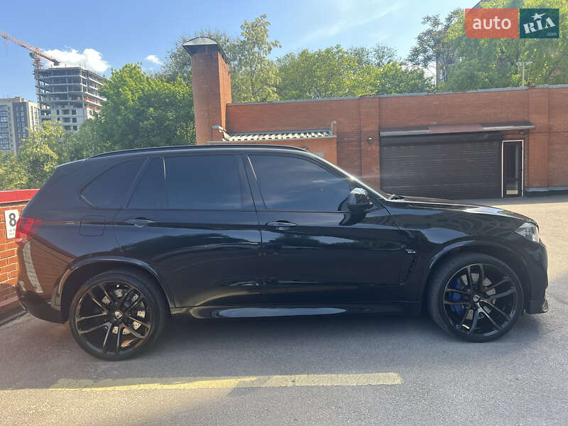 Позашляховик / Кросовер BMW X5 M