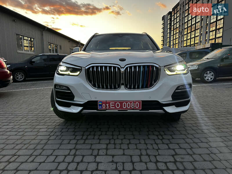 Позашляховик / Кросовер BMW X5