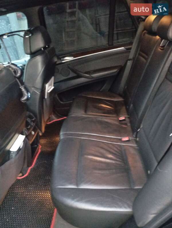 Внедорожник / Кроссовер BMW X5 2010 в Ровно