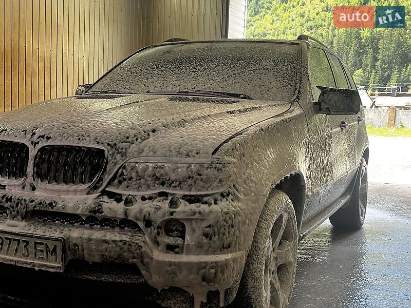 Внедорожник / Кроссовер BMW X5 2005 в Путиле