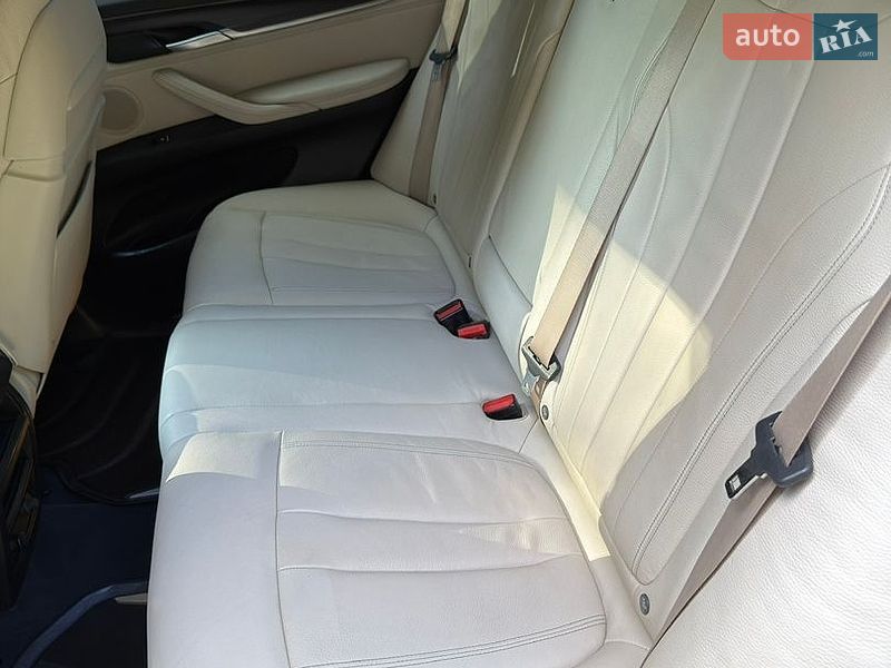 Позашляховик / Кросовер BMW X5 2015 в Чернівцях