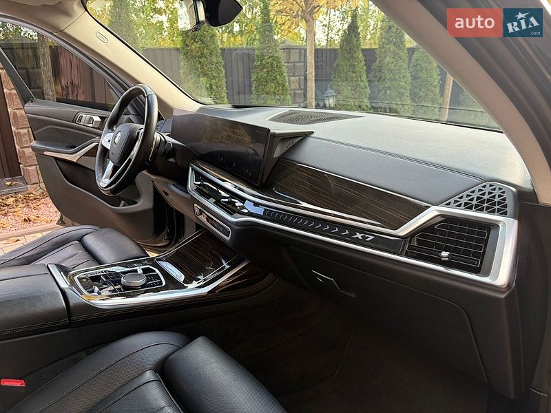 Позашляховик / Кросовер BMW X7 2023 в Сарнах