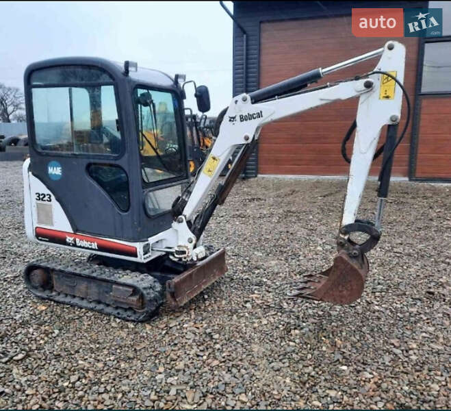 Bobcat 323