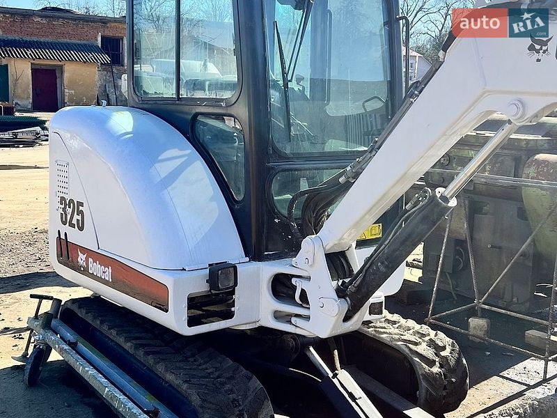Bobcat 325