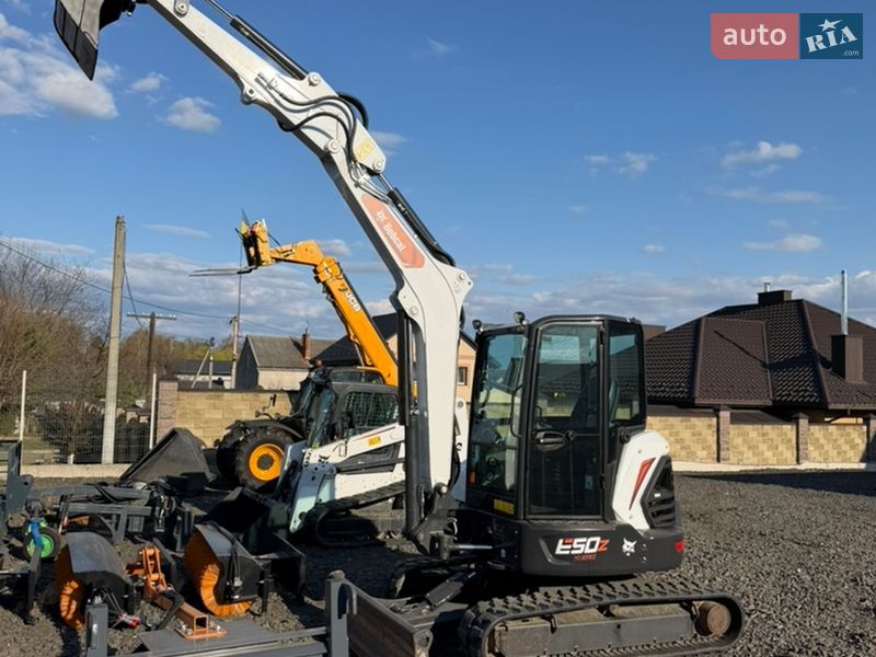 Миниэкскаватор Bobcat E