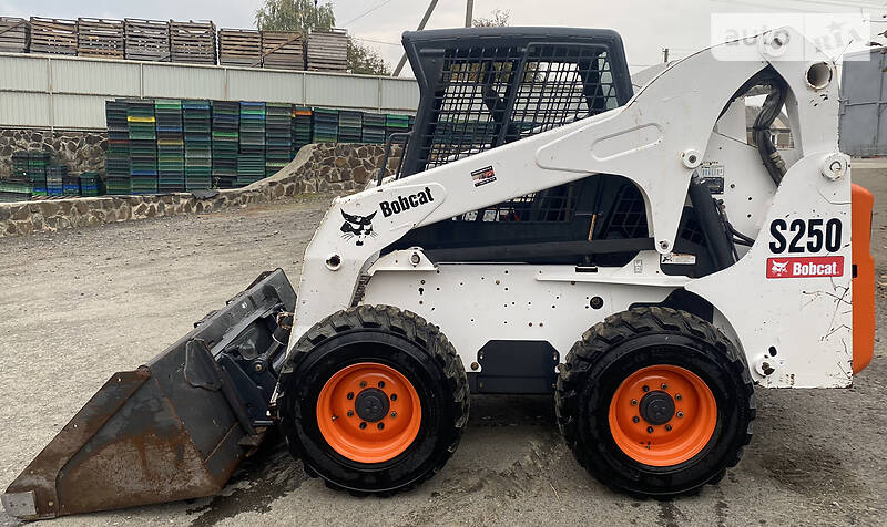 Минипогрузчик Bobcat S250