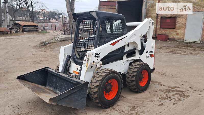 Минипогрузчик Bobcat S740