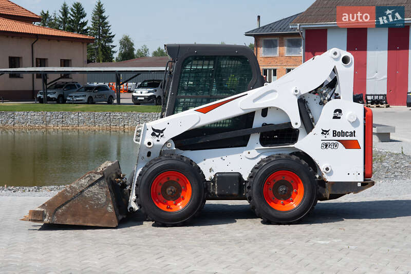 Минипогрузчик Bobcat S740