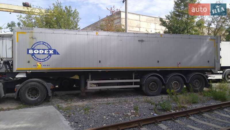Зерновоз - полуприцеп Bodex Полуприцеп