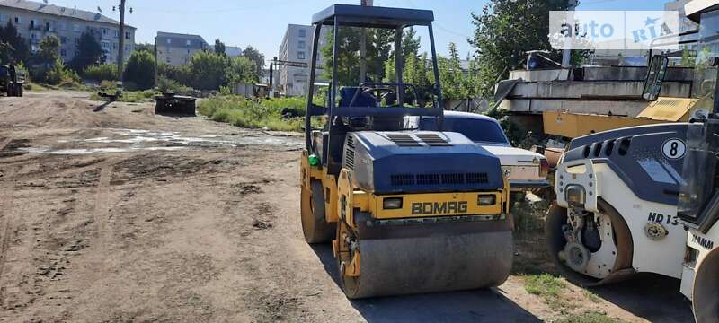 Дорожній каток Bomag AD 138