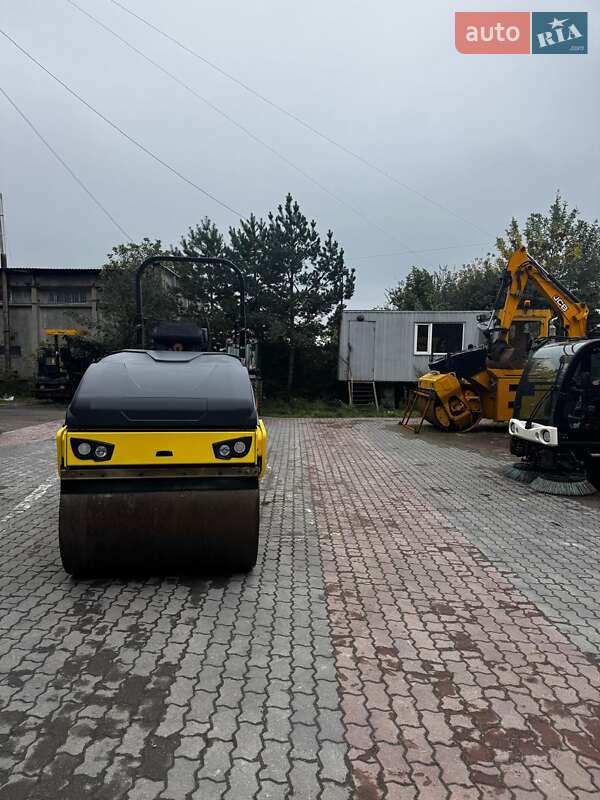Дорожный каток Bomag BW 135AD