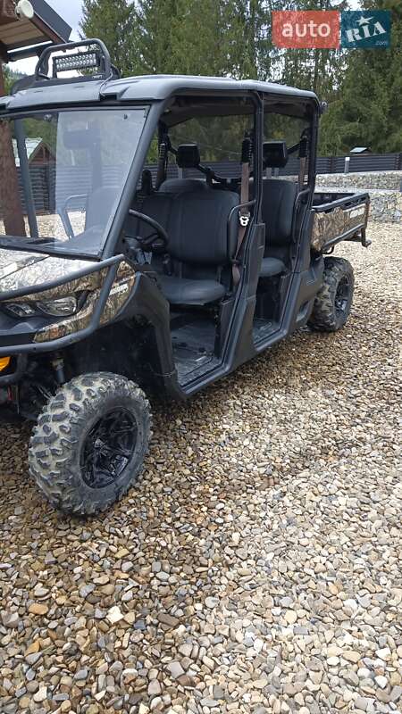 Мотовездеход BRP Defender