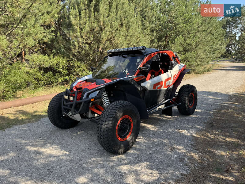 Мотовездеход BRP Maverick X3