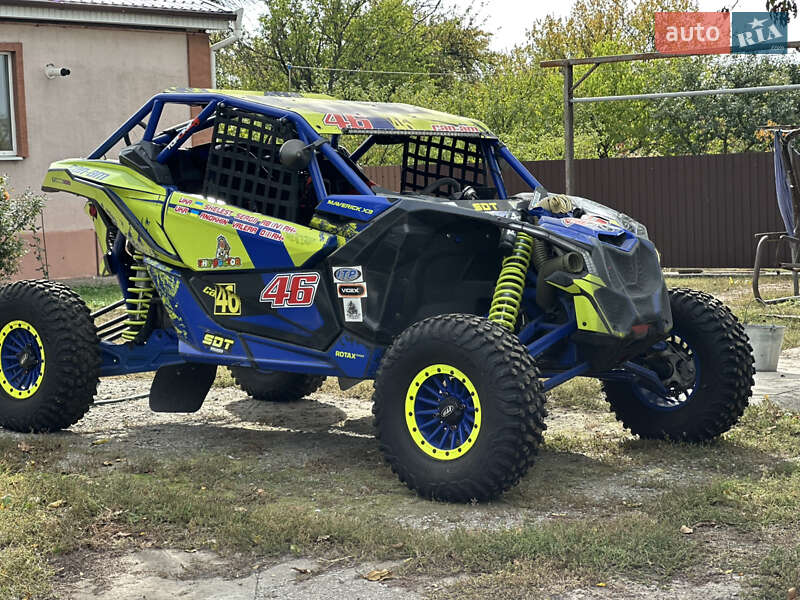 Мотовездеход BRP Maverick X3