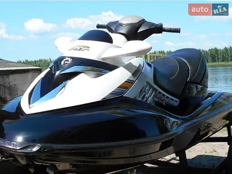 Гідроцикл туристичний BRP RXT
