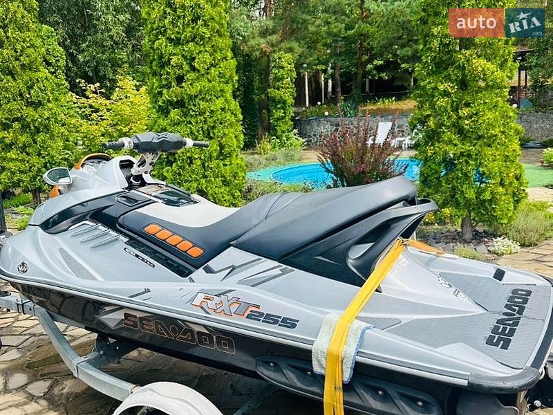 Гідроцикл туристичний BRP RXT