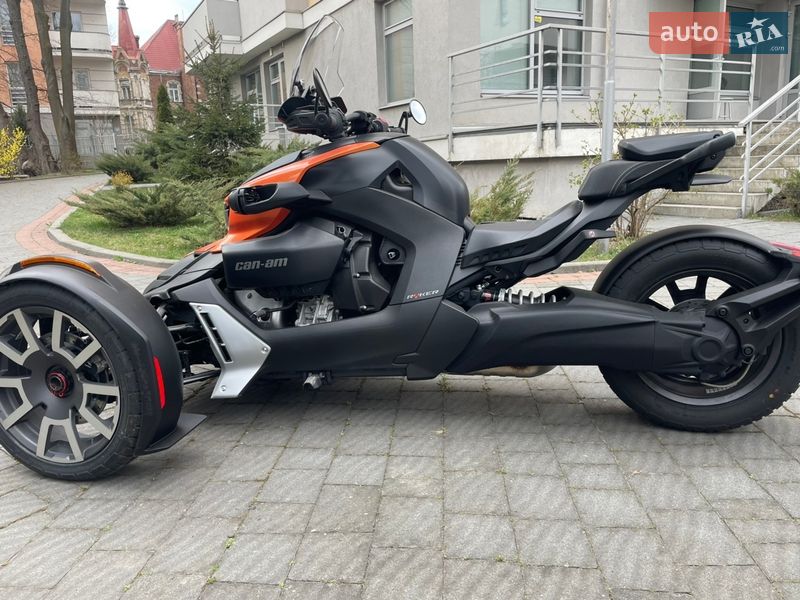 Трицикл BRP Ryker