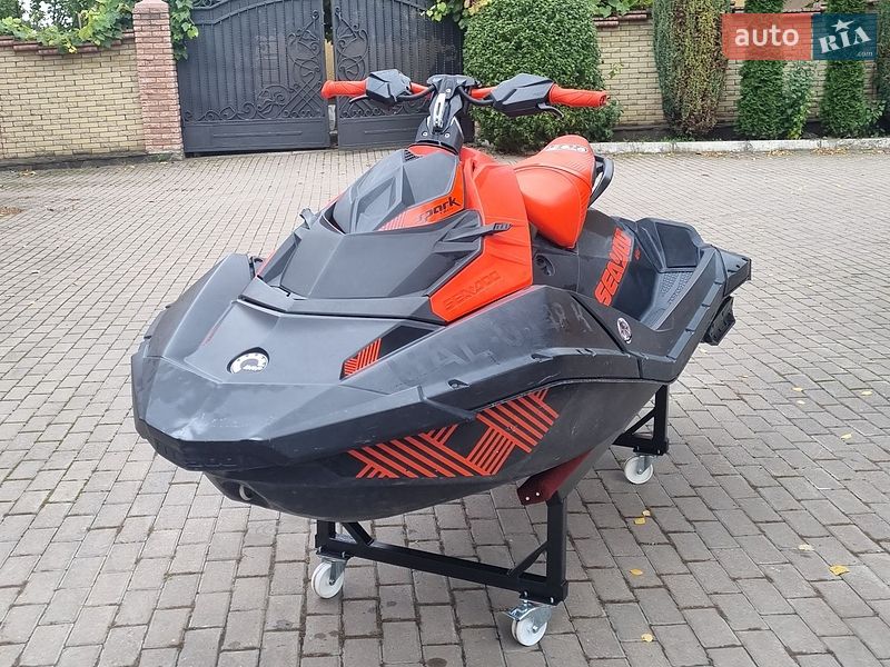 Гидроцикл туристический BRP Spark