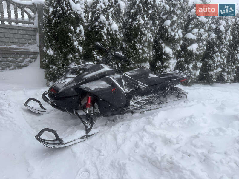 Снігоходи для полювання та рибалки BRP Summit