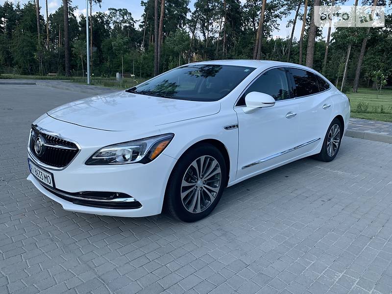 Седан Buick LaCrosse