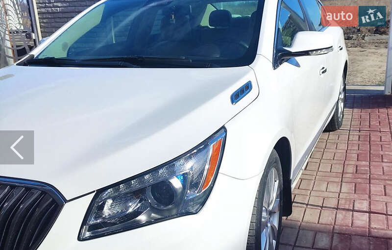 Седан Buick LaCrosse