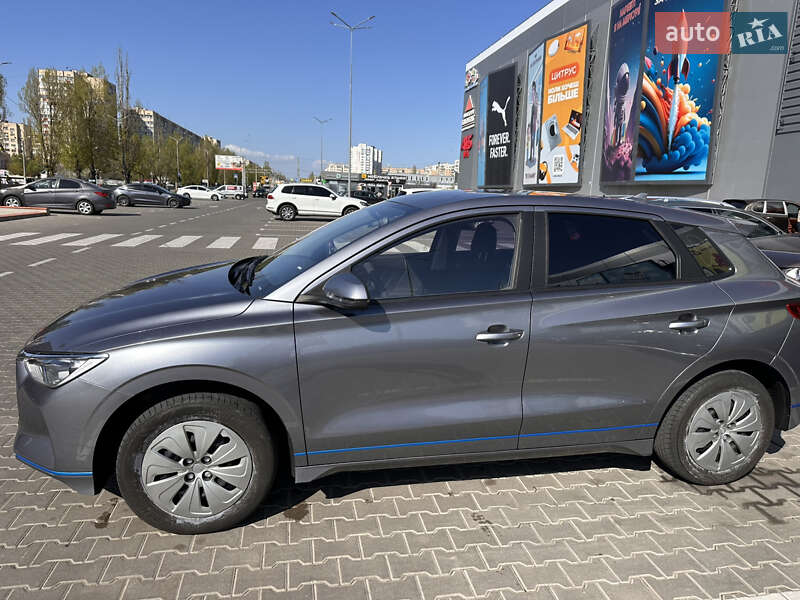 BYD E2