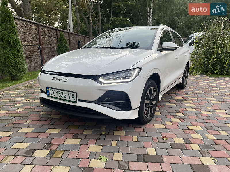 Внедорожник / Кроссовер BYD E2