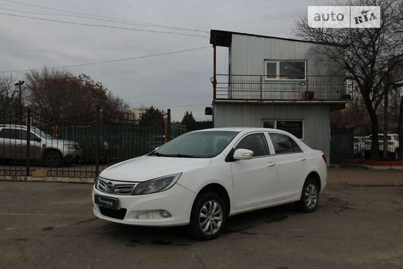 Хетчбек BYD E5