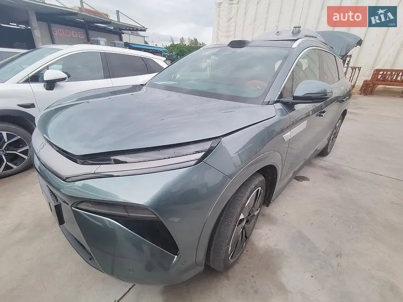 BYD Tang L